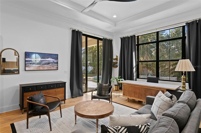 4304 W JETTON AVENUE, Tampa, FL 33629