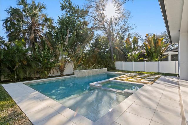 4304 W JETTON AVENUE, Tampa, FL 33629