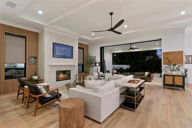 4304 W JETTON AVENUE, Tampa, FL 33629