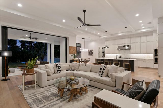 4304 W JETTON AVENUE, Tampa, FL 33629