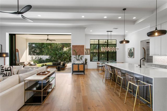 4304 W JETTON AVENUE, Tampa, FL 33629