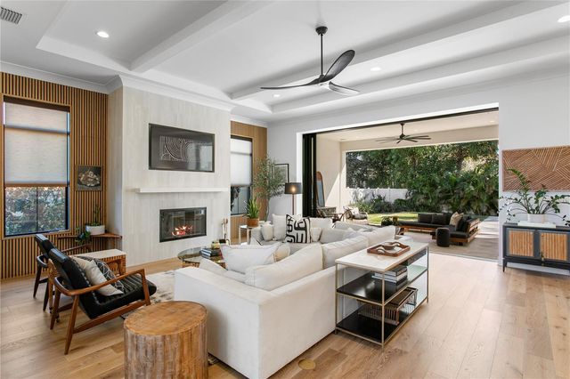 4304 W JETTON AVENUE, Tampa, FL 33629