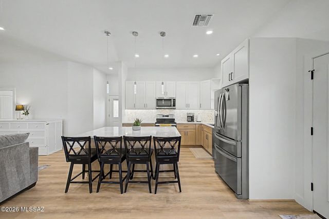 701 E Vía Entrada, Tucson, AZ 85718