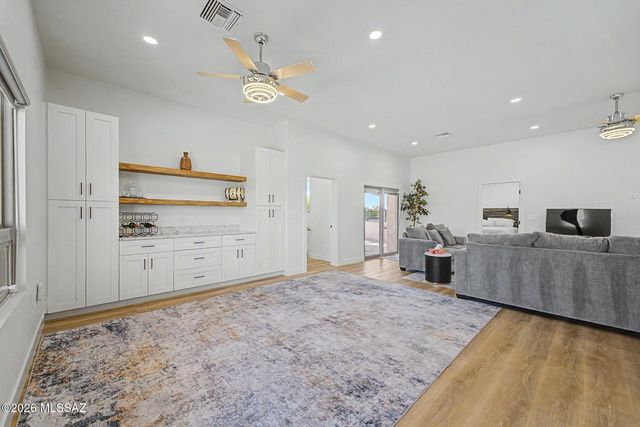 701 E Vía Entrada, Tucson, AZ 85718