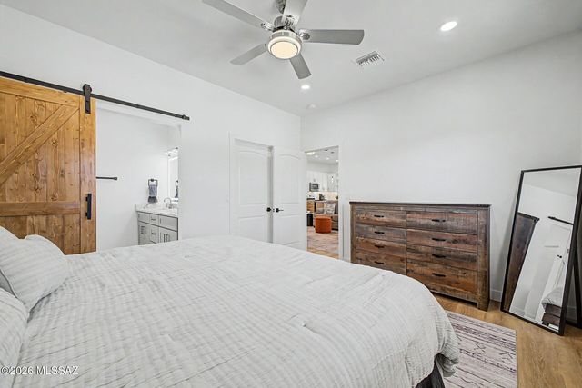 701 E Vía Entrada, Tucson, AZ 85718