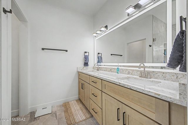 701 E Vía Entrada, Tucson, AZ 85718