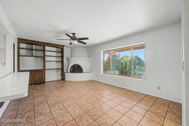 701 E Vía Entrada, Tucson, AZ 85718