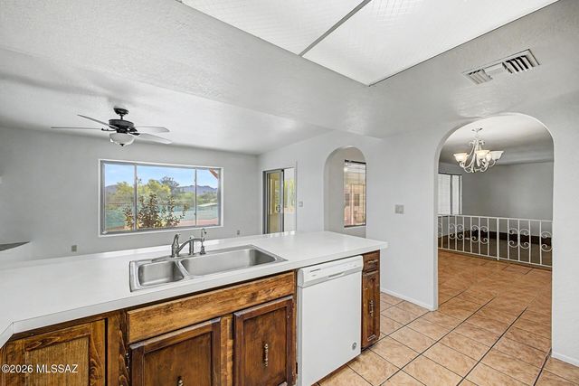 701 E Vía Entrada, Tucson, AZ 85718