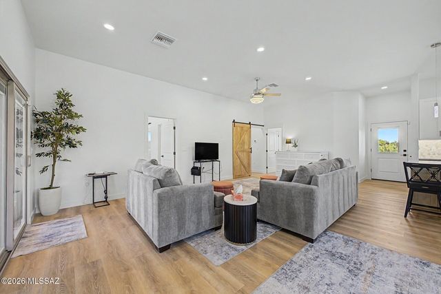 701 E Vía Entrada, Tucson, AZ 85718
