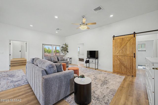 701 E Vía Entrada, Tucson, AZ 85718