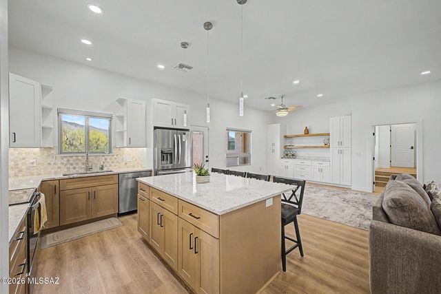 701 E Vía Entrada, Tucson, AZ 85718
