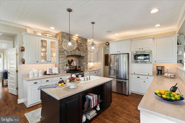 496 CLARY RD, Strasburg, VA 22657