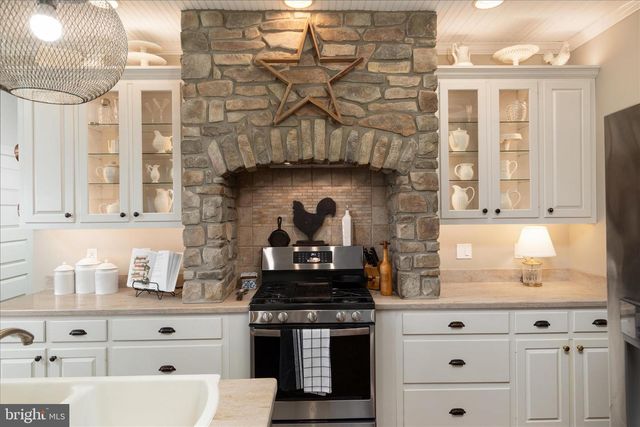 496 CLARY RD, Strasburg, VA 22657