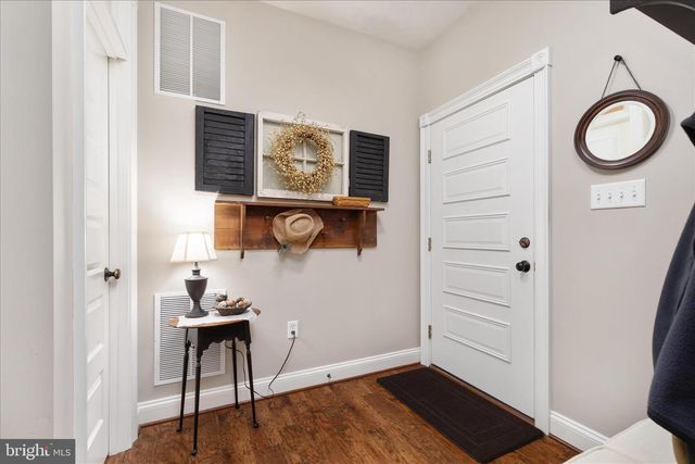 496 CLARY RD, Strasburg, VA 22657