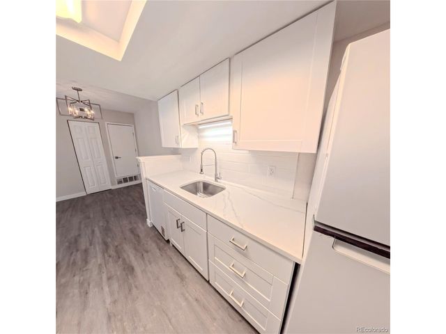 8335 Fairmount Dr 4-102, Denver, CO 80247