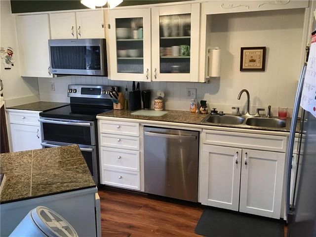 8395 NW WAUKOMIS Drive, Kansas City, MO 64151