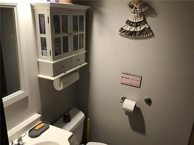 8395 NW WAUKOMIS Drive, Kansas City, MO 64151