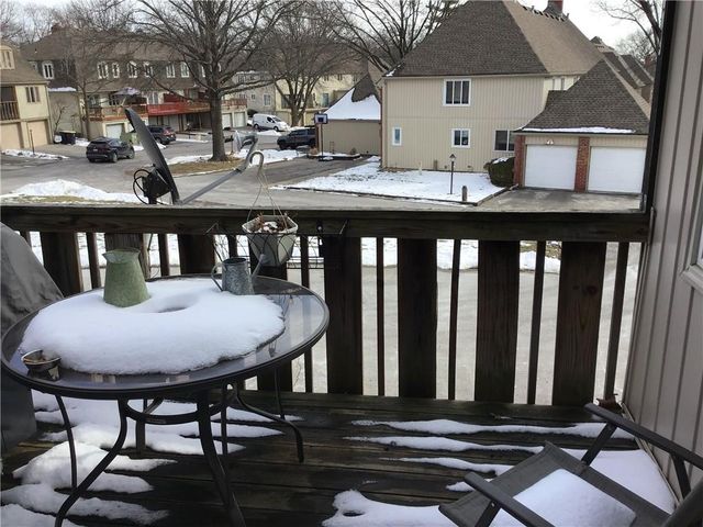 8395 NW WAUKOMIS Drive, Kansas City, MO 64151