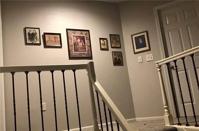 8395 NW WAUKOMIS Drive, Kansas City, MO 64151