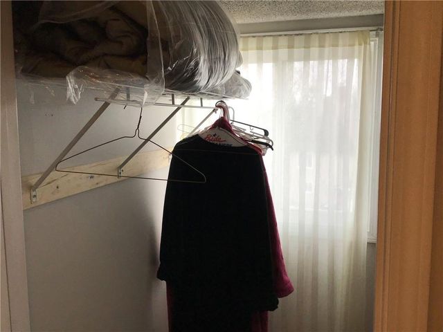 8395 NW WAUKOMIS Drive, Kansas City, MO 64151