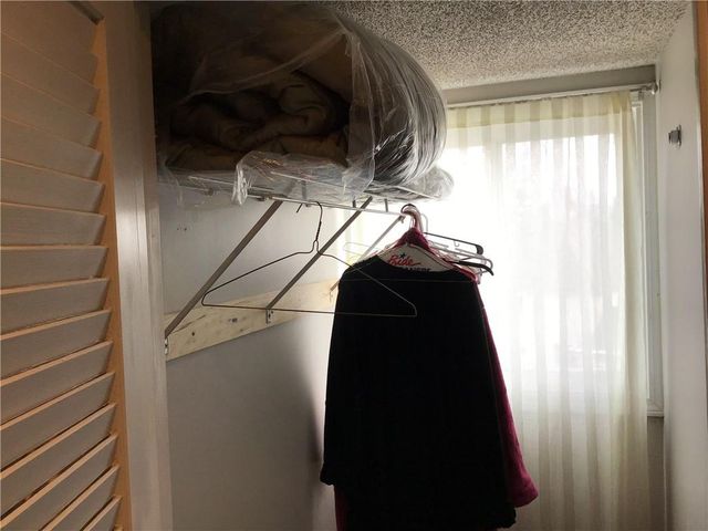 8395 NW WAUKOMIS Drive, Kansas City, MO 64151