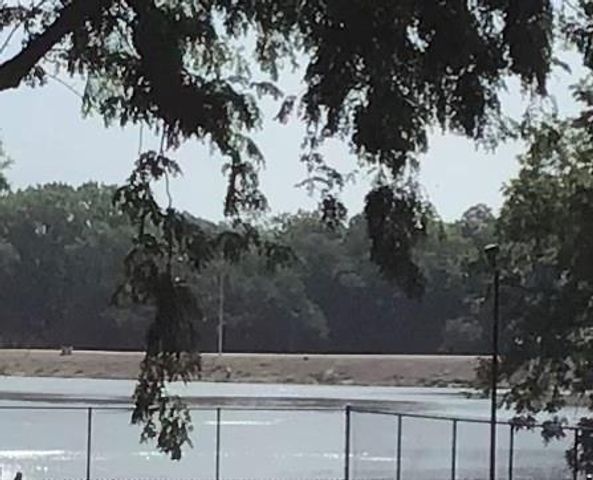 8395 NW WAUKOMIS Drive, Kansas City, MO 64151