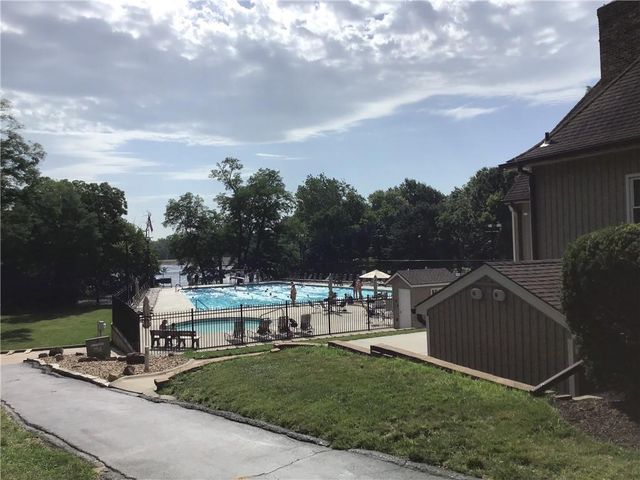 8395 NW WAUKOMIS Drive, Kansas City, MO 64151