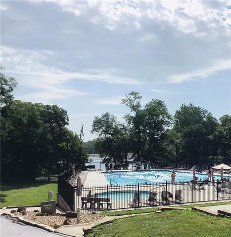 8395 NW WAUKOMIS Drive, Kansas City, MO 64151