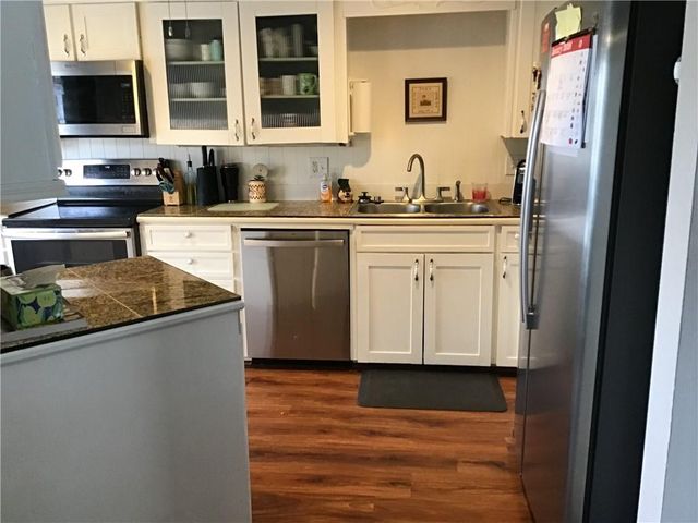 8395 NW WAUKOMIS Drive, Kansas City, MO 64151