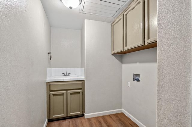 5438 N State Street, Fresno, CA 93722