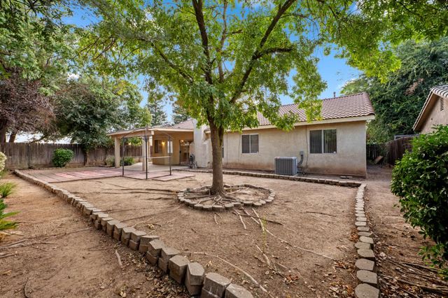 5438 N State Street, Fresno, CA 93722