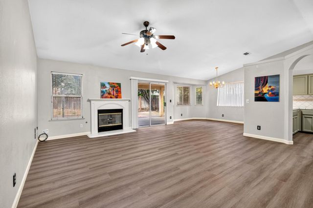5438 N State Street, Fresno, CA 93722
