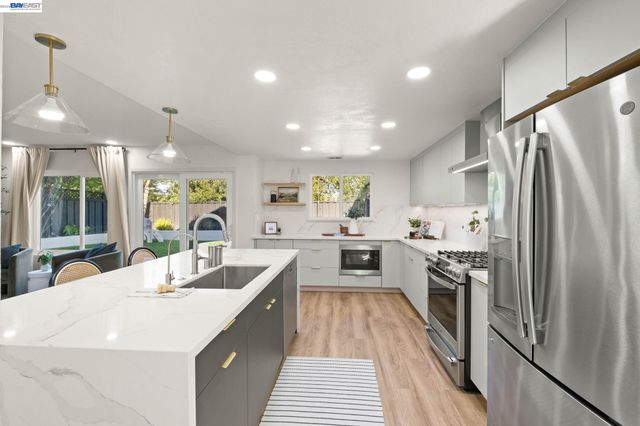 7921 Crossridge Dr, Dublin, CA 94568