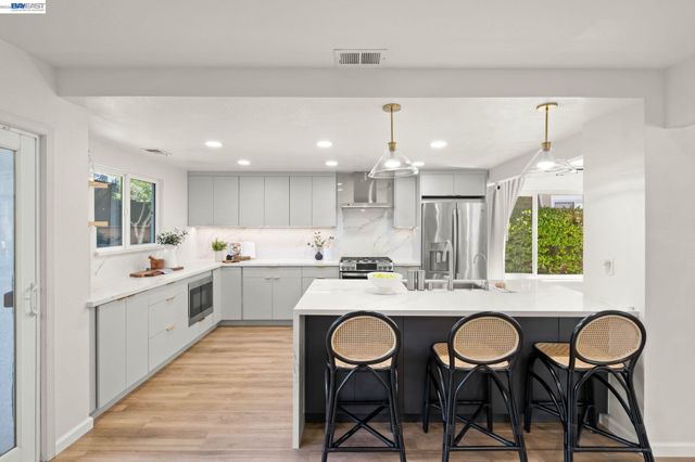 7921 Crossridge Dr, Dublin, CA 94568