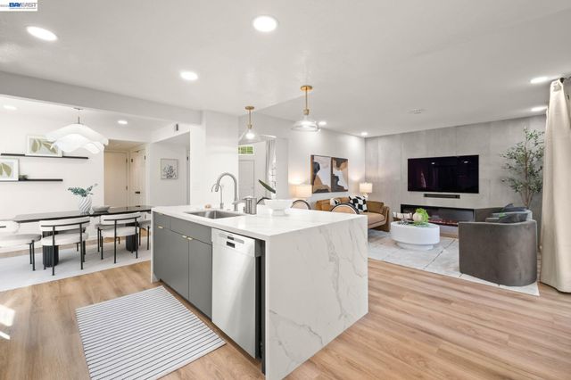 7921 Crossridge Dr, Dublin, CA 94568