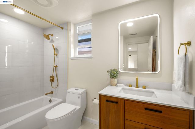7921 Crossridge Dr, Dublin, CA 94568