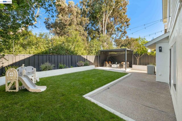 7921 Crossridge Dr, Dublin, CA 94568