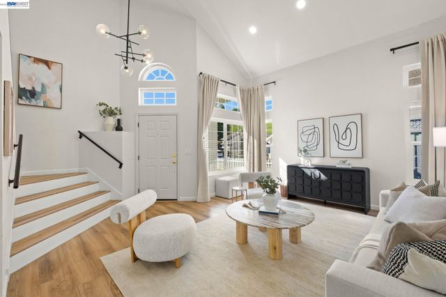 7921 Crossridge Dr, Dublin, CA 94568