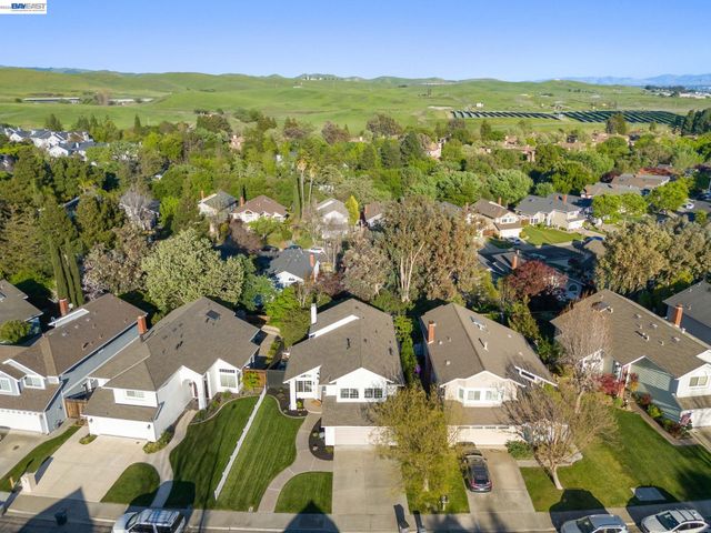 7921 Crossridge Dr, Dublin, CA 94568