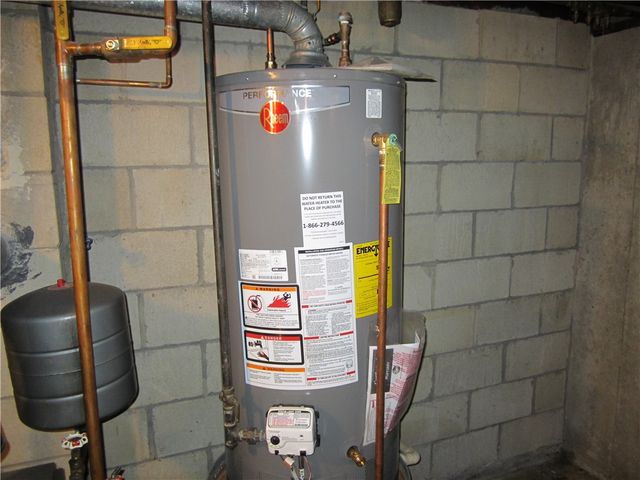 29 Valley Street, Cranston, RI 02920