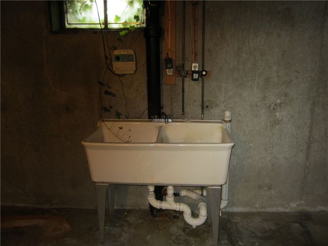 29 Valley Street, Cranston, RI 02920