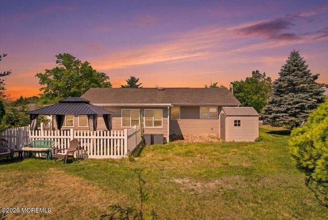 20 Le Lamentin Drive, Toms River, NJ 08757