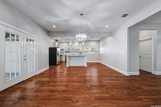 825 Eventide, Terrell Hills, TX 78209