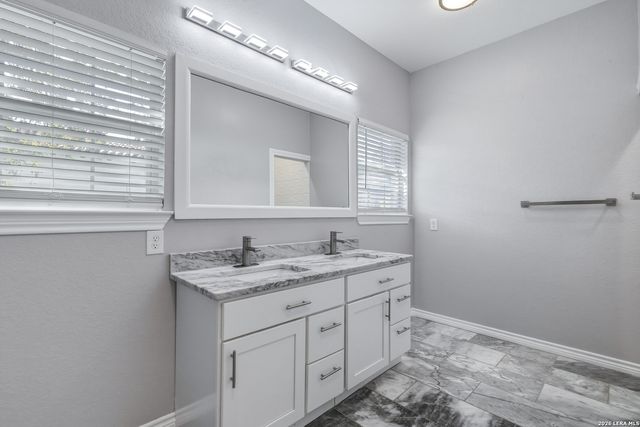 825 Eventide, Terrell Hills, TX 78209