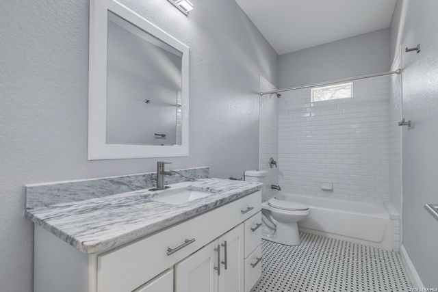 825 Eventide, Terrell Hills, TX 78209