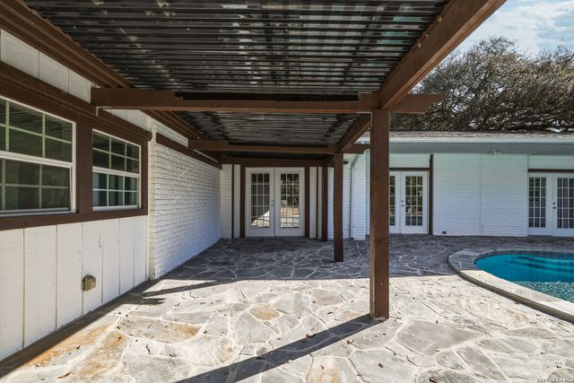 825 Eventide, Terrell Hills, TX 78209