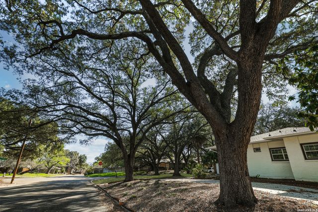 825 Eventide, Terrell Hills, TX 78209