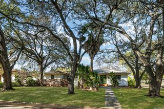 825 Eventide, Terrell Hills, TX 78209