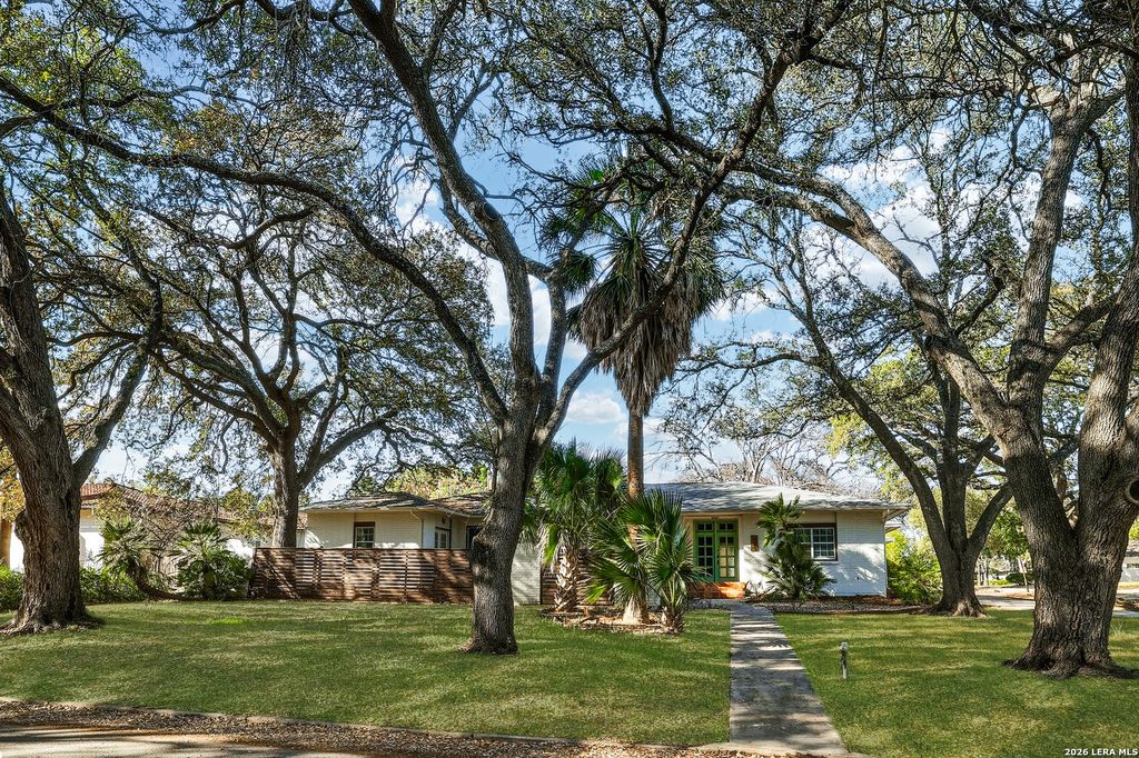 825 Eventide, Terrell Hills, TX 78209