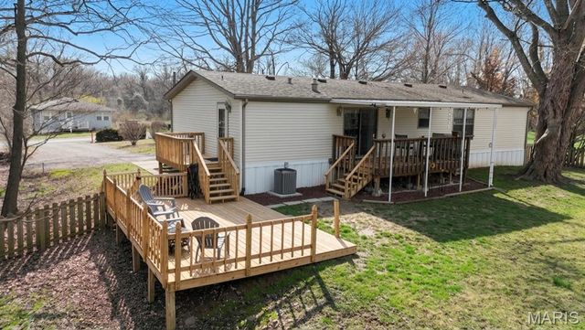 8048 Lakeside Drive, Caseyville, IL 62232